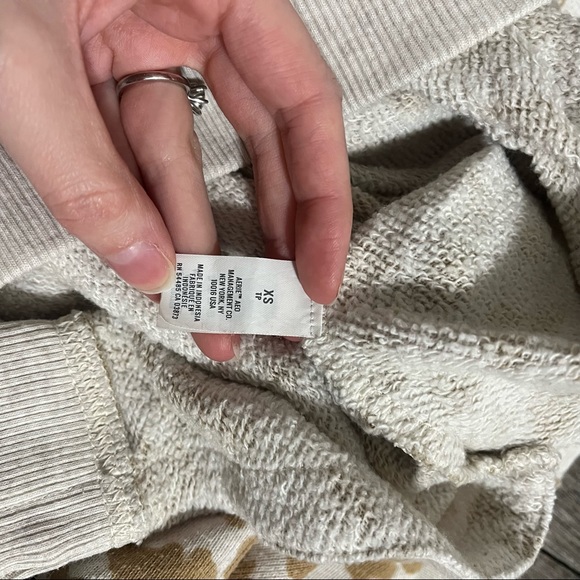 AERIE | LEOPARD PRINT CREWNECK SWEATER - Picture 7 of 8